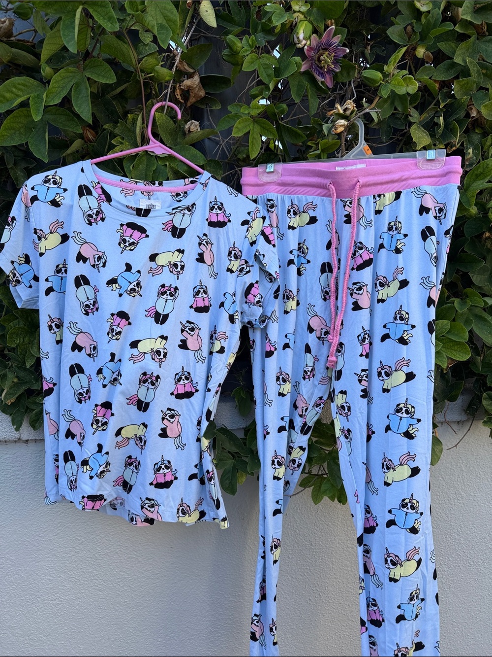 Chelsea Peers Woman’s Light Blue Pajama Set